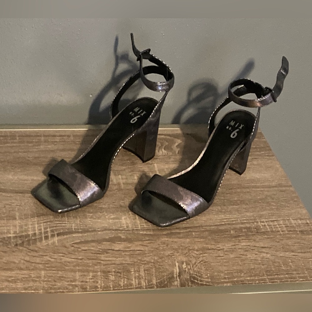 Mix No. 6 Metallic Block Heels Sz 9 1/2